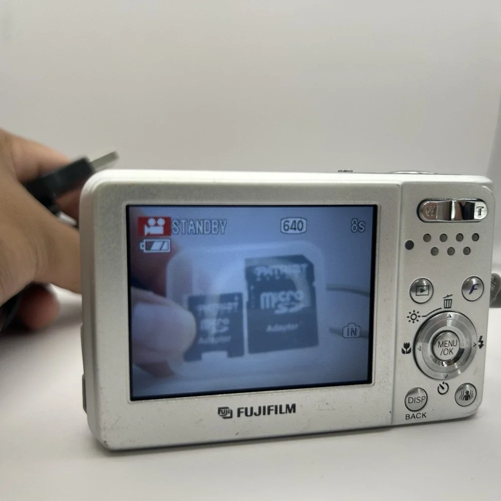 Fujifilm FinePix F20 F Series 6.3MP 3x Zoom Compact Digital Camera From Japan
